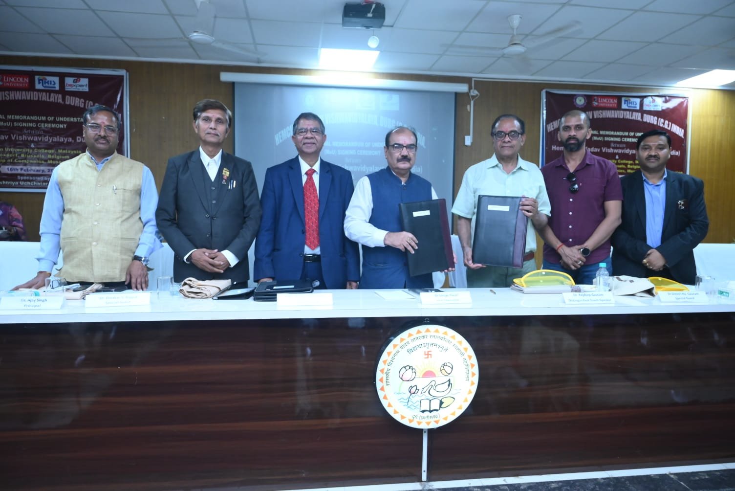 छात्र हित में हेमचंद यादव विश्वविद्यालय ने 6 अंतरराष्ट्रीय संस्थानों से किए MOU