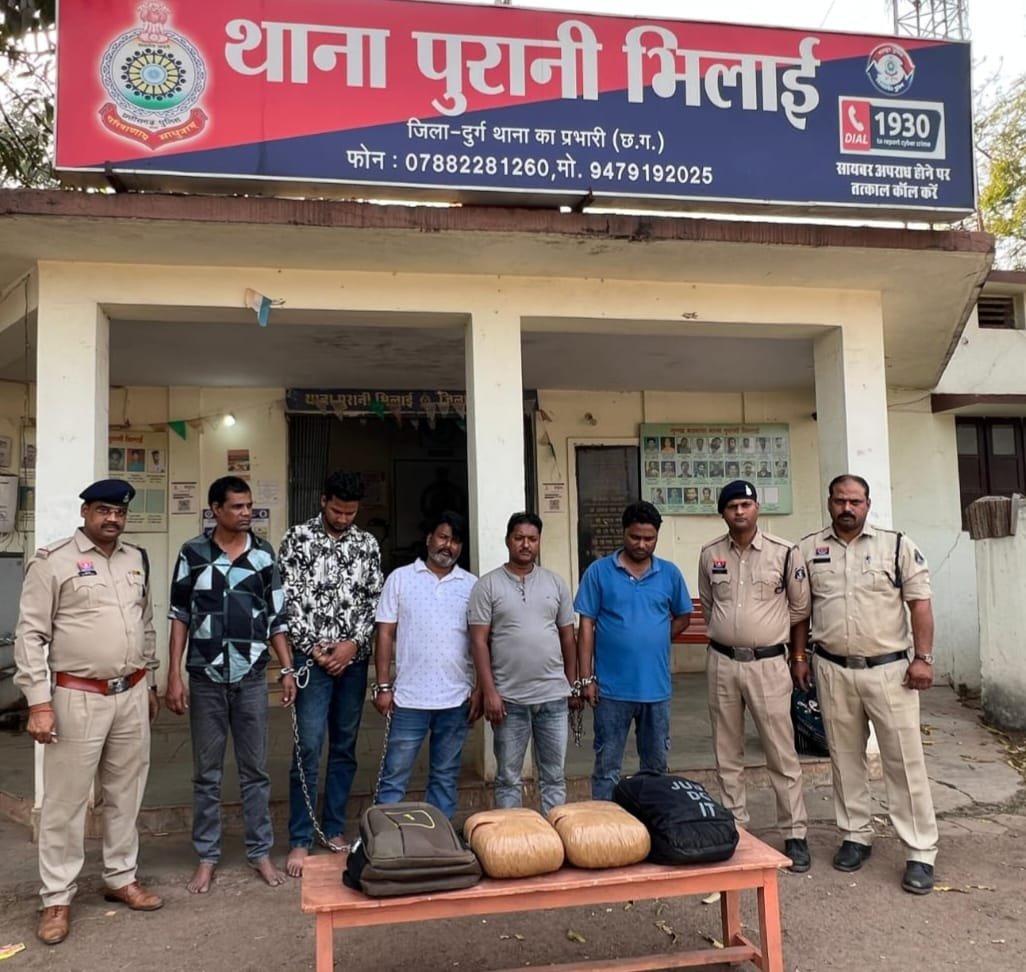 दुर्ग पुलिस की बड़ी कार्रवाई : 9.2 KG गांजा व 1050 प्रतिबंधित कैप्सूल के साथ 5 आरोपी गिरफ्तार