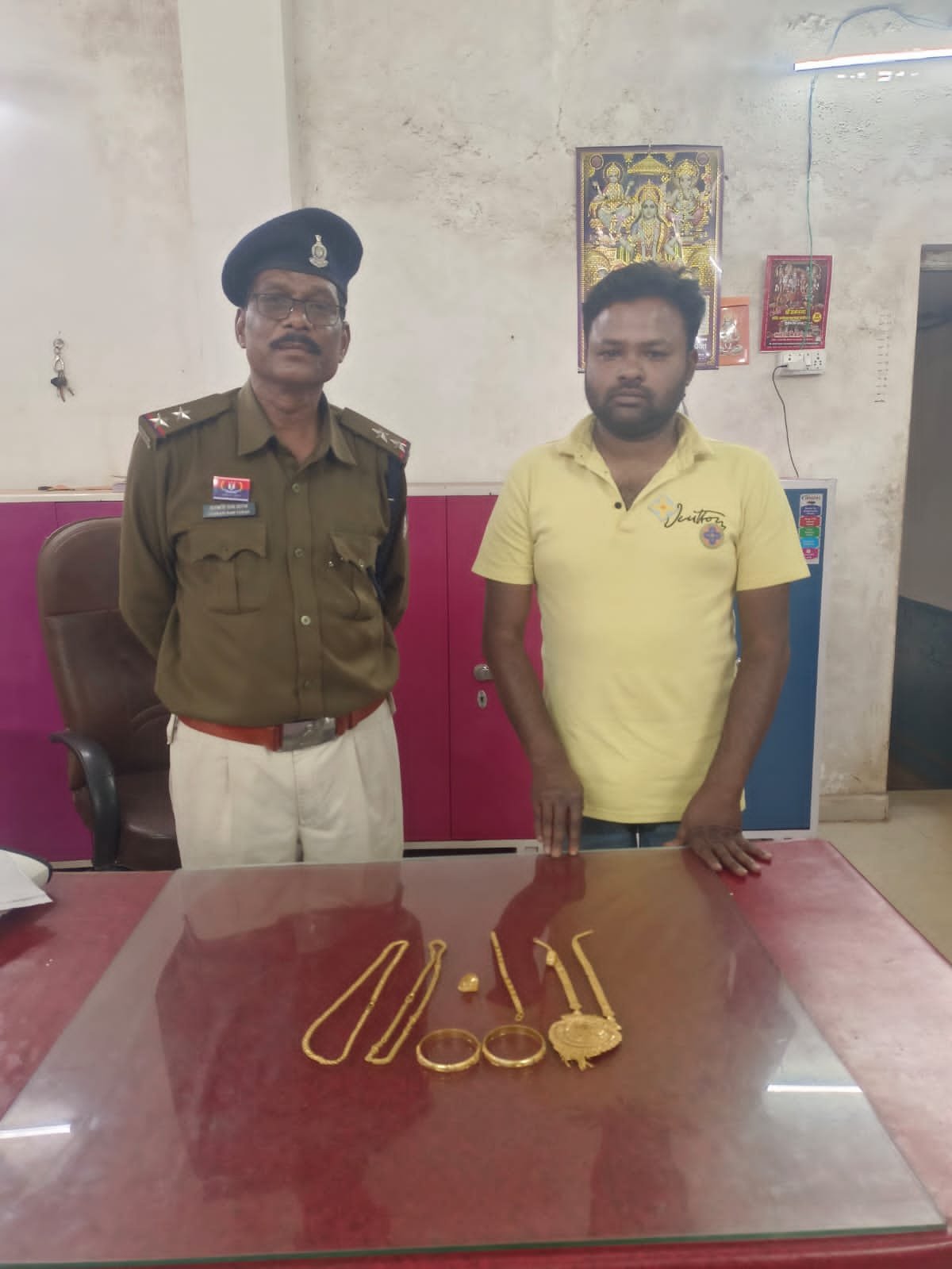 Durg में नकली सोने पर फर्जी हॉलमार्क लगाकर बैंक से लोन लेने की कोशिश Durg में नकली सोने पर फर्जी हॉलमार्क लगाकर बैंक से लोन लेने की कोशिश