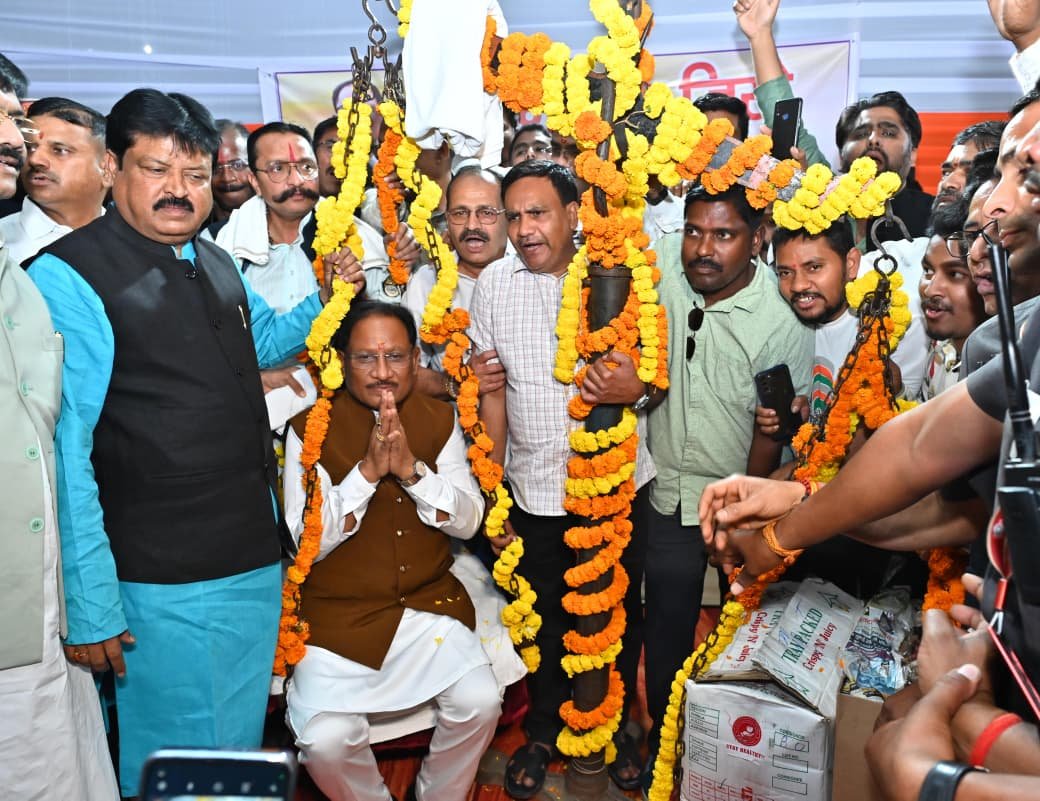 मुख्यमंत्री विष्णु देव साय को मिलीं जन-जन की शुभकामनाएं, जन्मदिन पर मुख्यमंत्री निवास बना उल्लास का केंद्र मुख्यमंत्री विष्णु देव साय को मिलीं जन-जन की शुभकामनाएं, जन्मदिन पर मुख्यमंत्री निवास बना उल्लास का केंद्र