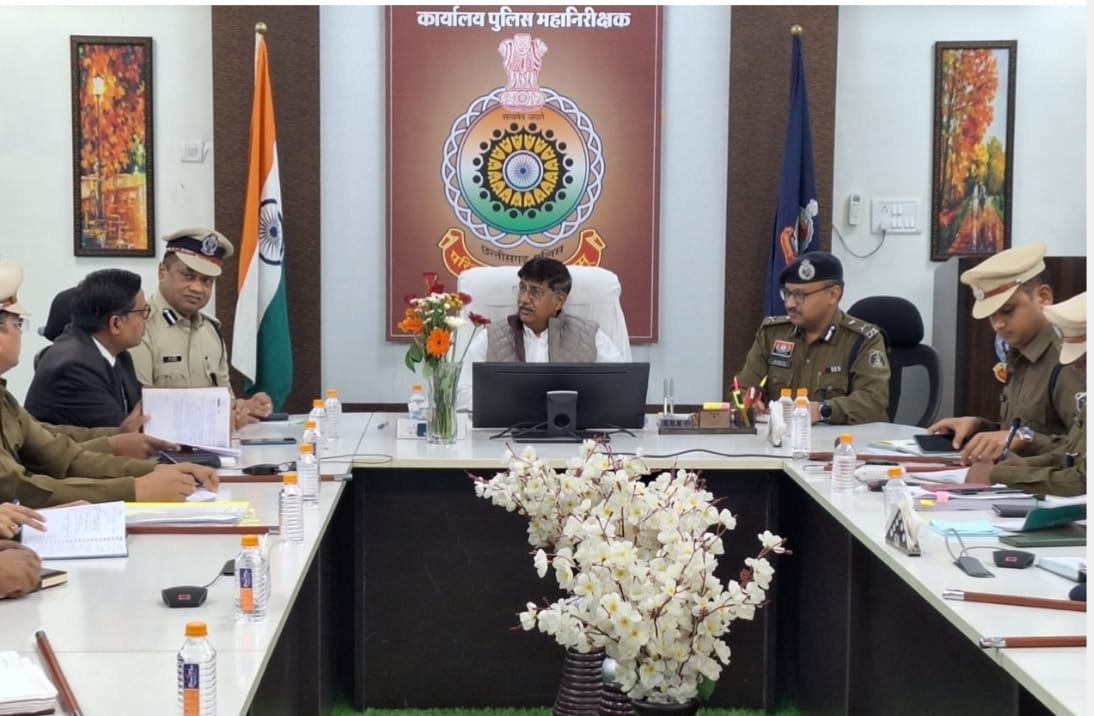 DGP का कड़ा निर्देश- लूट की वारदात रोकें, थाने में हर शिकायत सुनी जाए DGP का कड़ा निर्देश- लूट की वारदात रोकें, थाने में हर शिकायत सुनी जाए