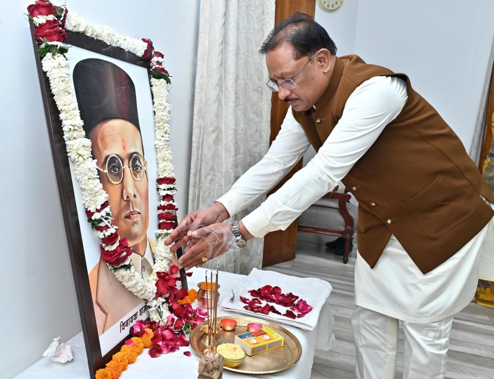 वीर सावरकर की पुण्यतिथि पर मुख्यमंत्री श्री विष्णुदेव साय ने अर्पित की श्रद्धांजलि