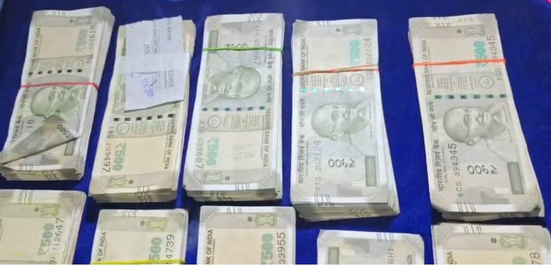 CG News : श्याम खाटू मंदिर के पास एक्टिवा में मिले 75 लाख नगद CG News : श्याम खाटू मंदिर के पास एक्टिवा में मिले 75 लाख नगद