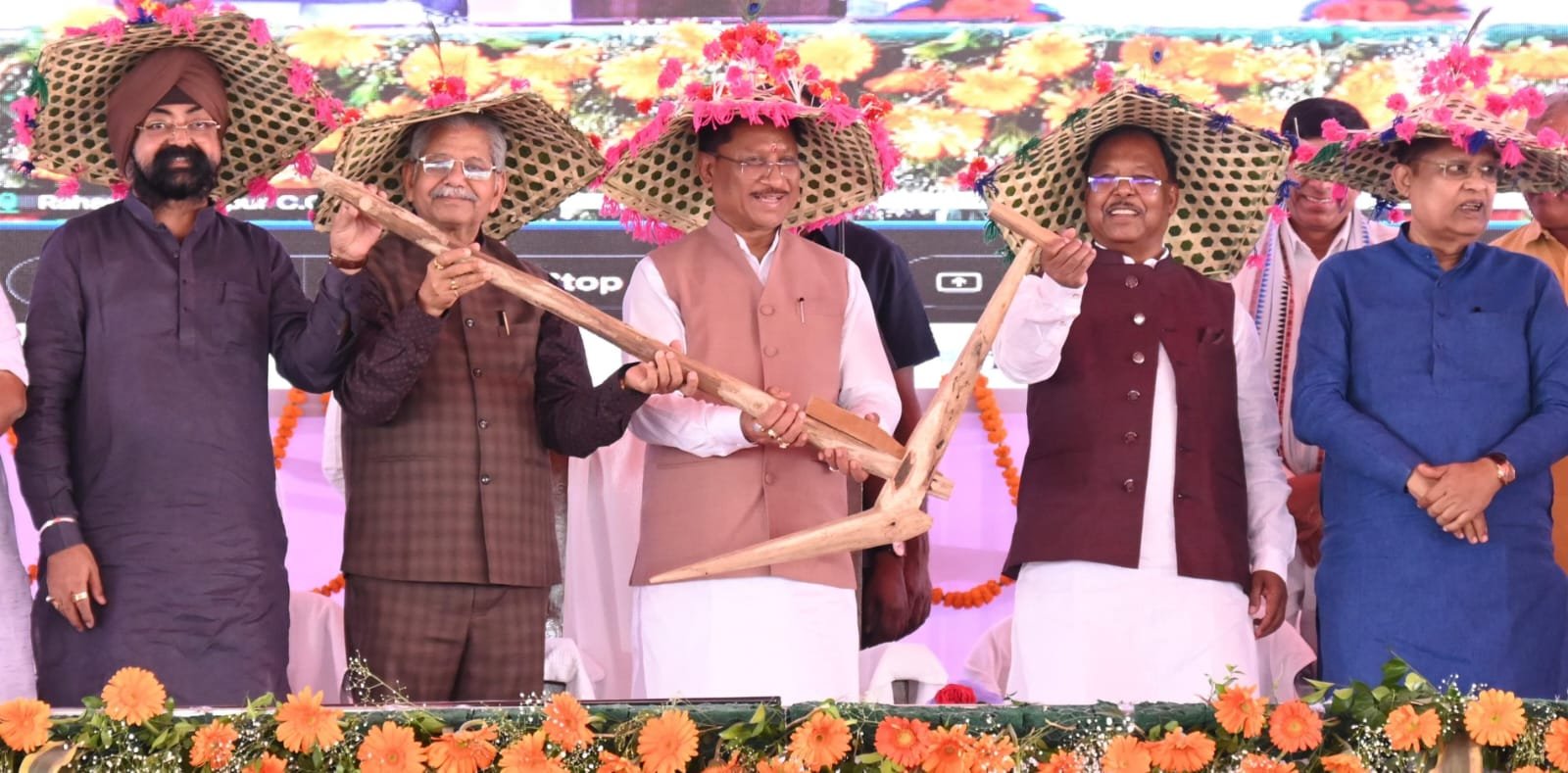 किसानों के सम्मान और समृद्धि के लिए सरकार प्रतिबद्ध : मुख्यमंत्री विष्णुदेव साय किसानों के सम्मान और समृद्धि के लिए सरकार प्रतिबद्ध : मुख्यमंत्री विष्णुदेव साय