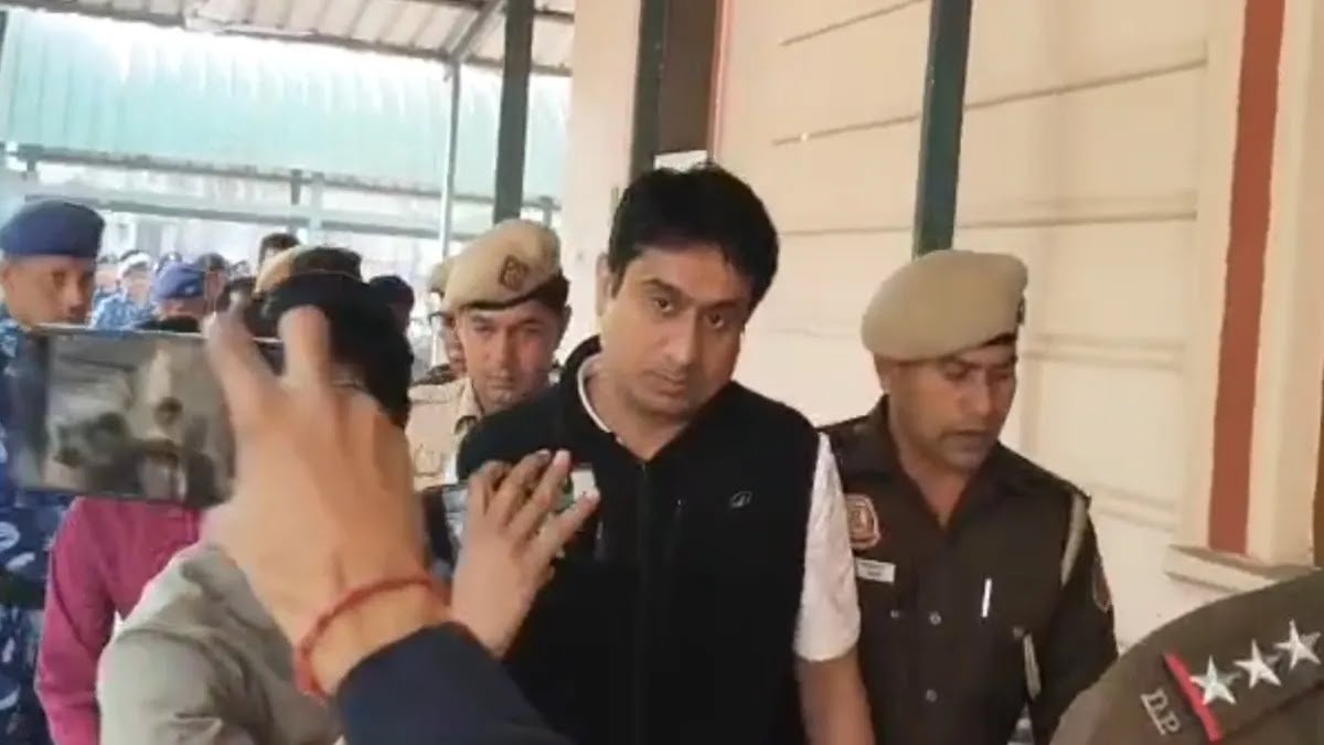 शर्टलेस प्रोटेस्ट: यूथ कांग्रेस अध्यक्ष उदय भानु गिरफ्तार, 4 दिन की पुलिस रिमांड पर