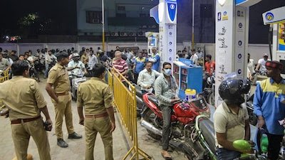 बाइक को ₹200 और कार को ₹2000 तक का ही मिलेगा पेट्रोल-डीजल