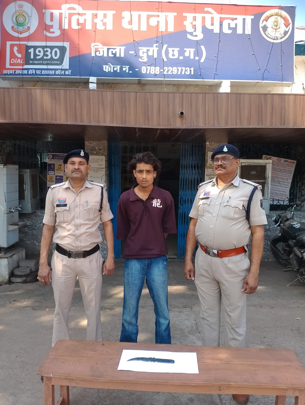 धारदार हथियार लहराकर दहशत फैलाने वाला युवक गिरफ्तार धारदार हथियार लहराकर दहशत फैलाने वाला युवक गिरफ्तार