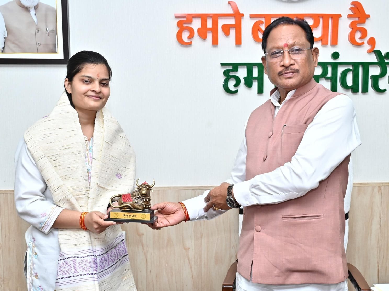 UPSC सिविल सेवा परीक्षा में 35वीं रैंक प्राप्त सुश्री वैभवी अग्रवाल को CM ने दी बधाई