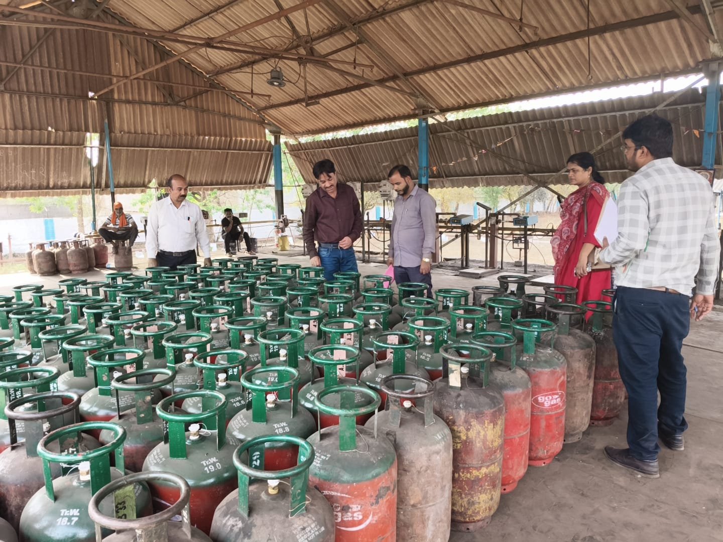 दुर्ग में खाद्य विभाग की बड़ी कार्रवाई : पापुशा गैसेस प्राइवेट लिमिटेड पर छापा