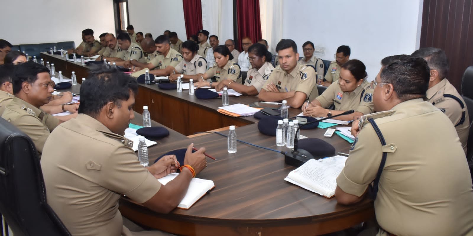 दुर्ग पुलिस की क्राइम मीटिंग : अपराध नियंत्रण व लंबित प्रकरणों के निराकरण पर जोर