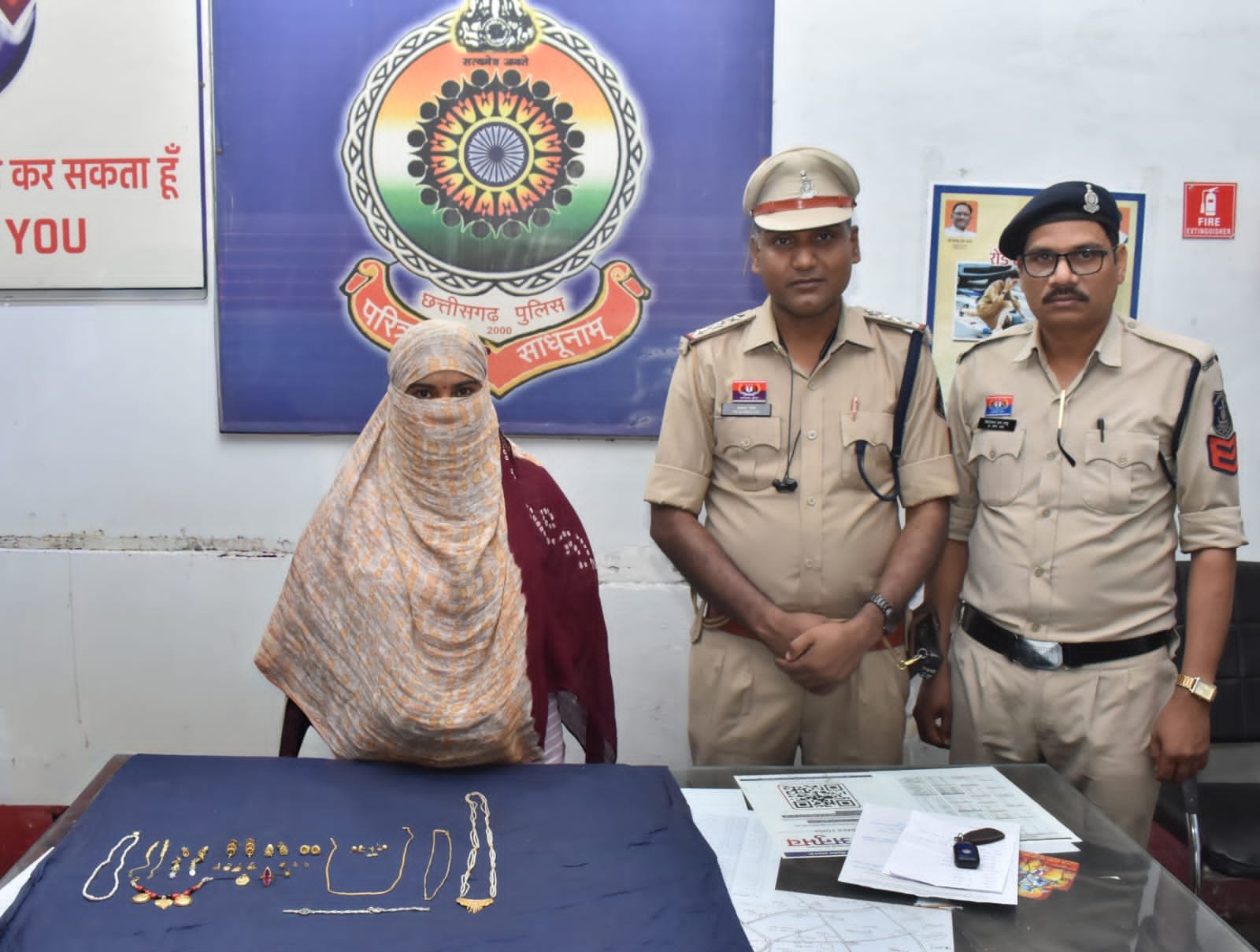 पारिवारिक विश्वास बना धोखा : बेटी ने ही की आधा किलो सोने के जेवरों की चोरी पारिवारिक विश्वास बना धोखा : बेटी ने ही की आधा किलो सोने के जेवरों की चोरी
