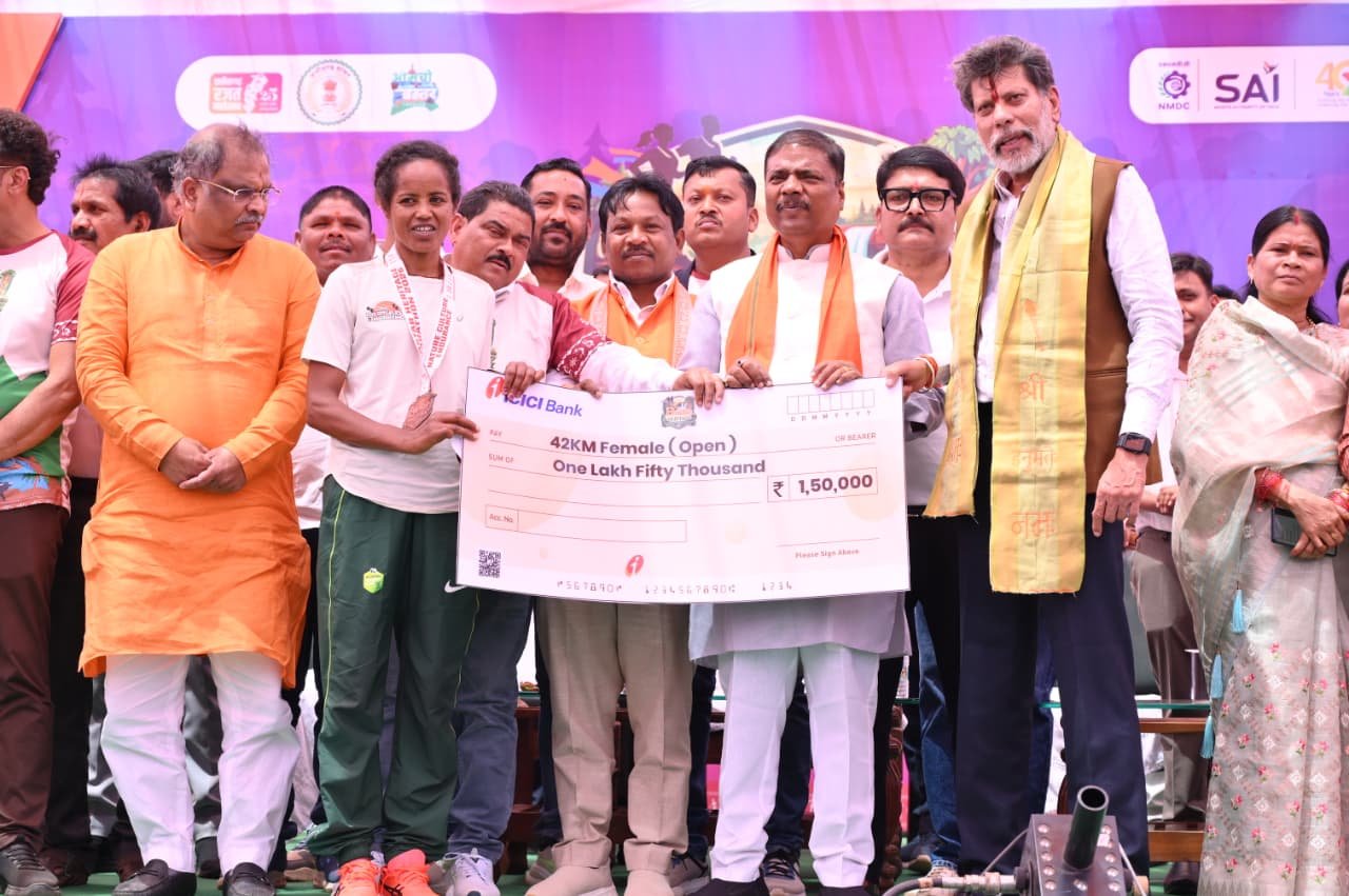बस्तर हेरिटेज मैराथन 2026 : 9,800 से अधिक धावकों के साथ रचा इतिहास