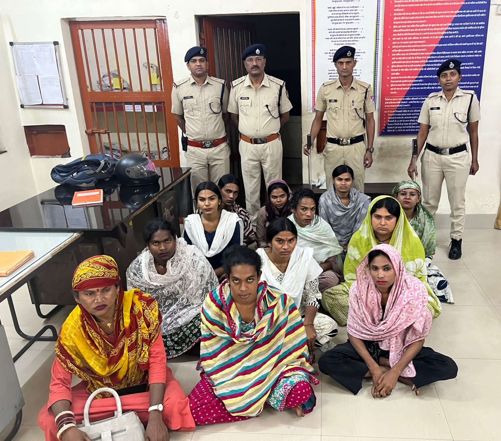 बिलासपुर-चेन्नई एक्सप्रेस में कार्रवाई: आरपीएफ दुर्ग ने 12 किन्नरों को किया गिरफ्तार