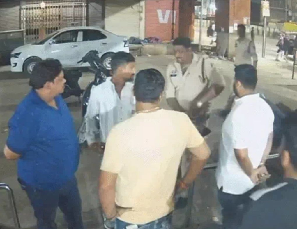 पावर हाउस स्टेशन पर पुलिस की दबंगई : BJP नेता के भाई को बंदूक के बट से पीटा