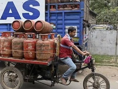 LPG सिलेंडर पर गुड न्यूज : एक झटके में 327 रुपये घट जाएगा रेट!