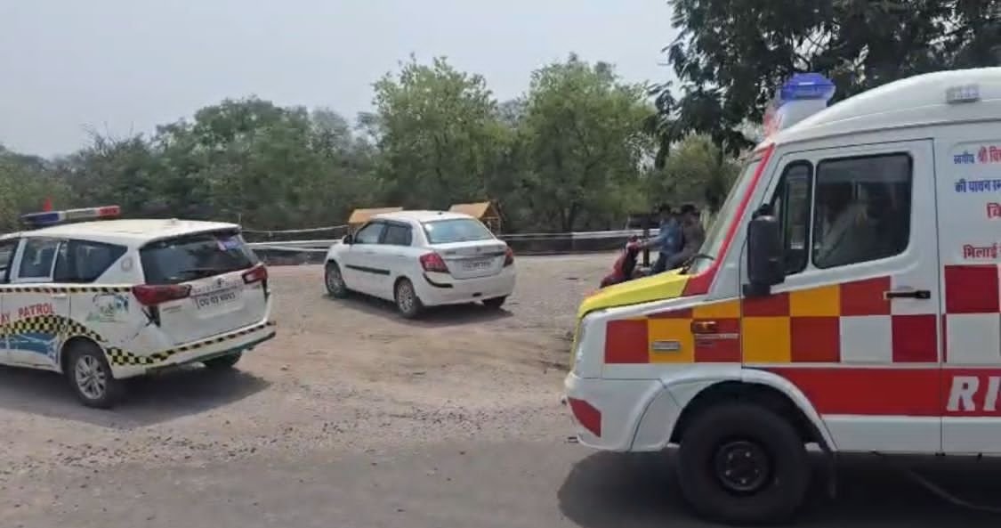 भिलाई : ग्रीन कॉरिडोर बनाकर 26 मिनट में रायपुर पहुंची एम्बुलेंस भिलाई : ग्रीन कॉरिडोर बनाकर 26 मिनट में रायपुर पहुंची एम्बुलेंस