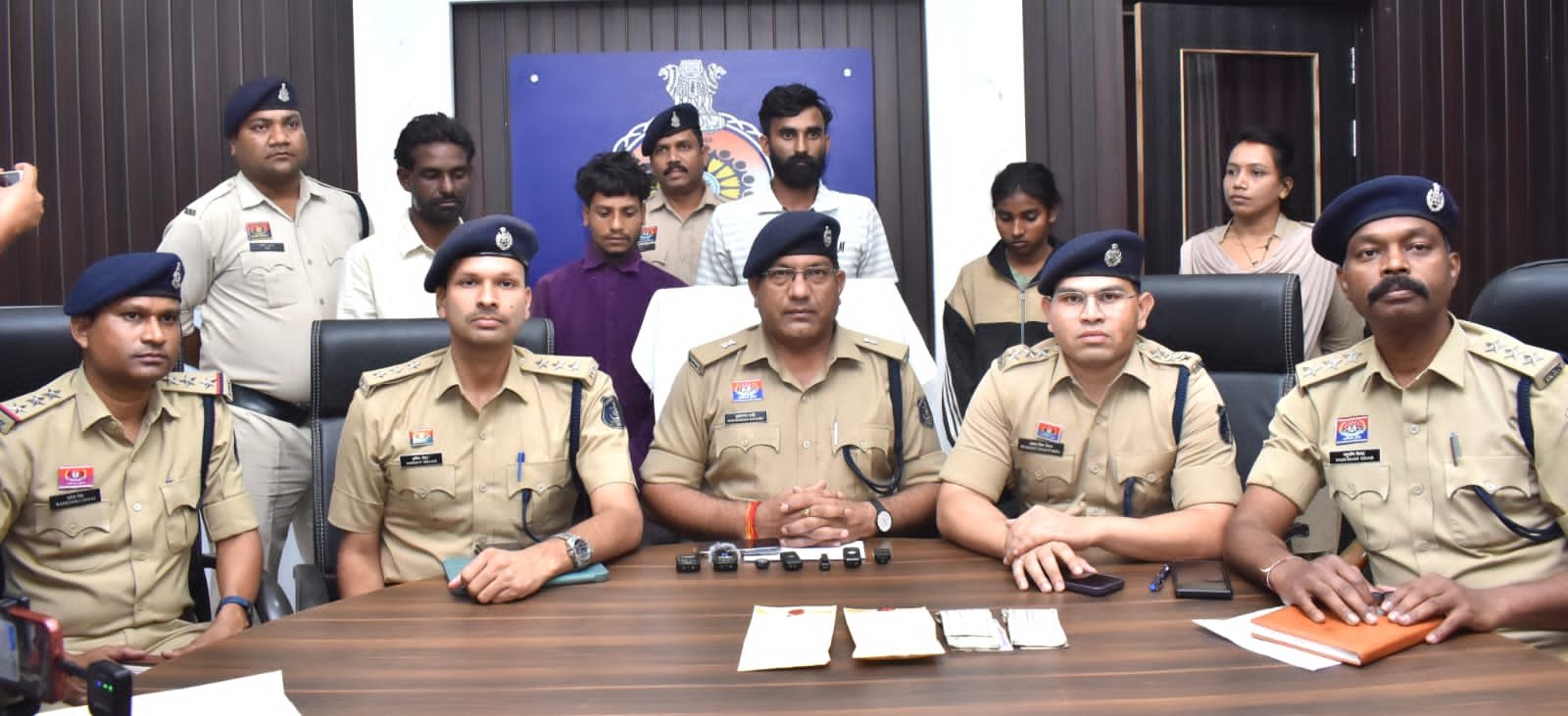 ACCU व जामुल पुलिस हाउसिंग बोर्ड के घर पर छापा : हेरोईन तस्करी का भंडाफोड़ ACCU व जामुल पुलिस हाउसिंग बोर्ड के घर पर छापा : हेरोईन तस्करी का भंडाफोड़