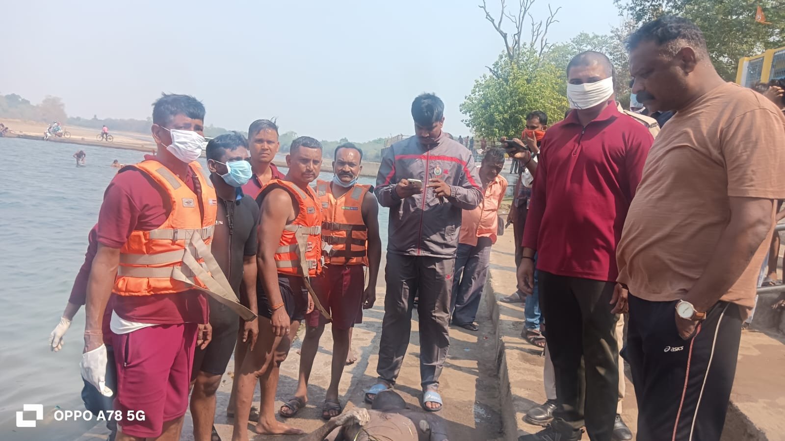 शिवनाथ नदी में डूबे युवक का शव बरामद, SDRF Durg टीम की त्वरित कार्रवाई शिवनाथ नदी में डूबे युवक का शव बरामद, SDRF Durg टीम की त्वरित कार्रवाई