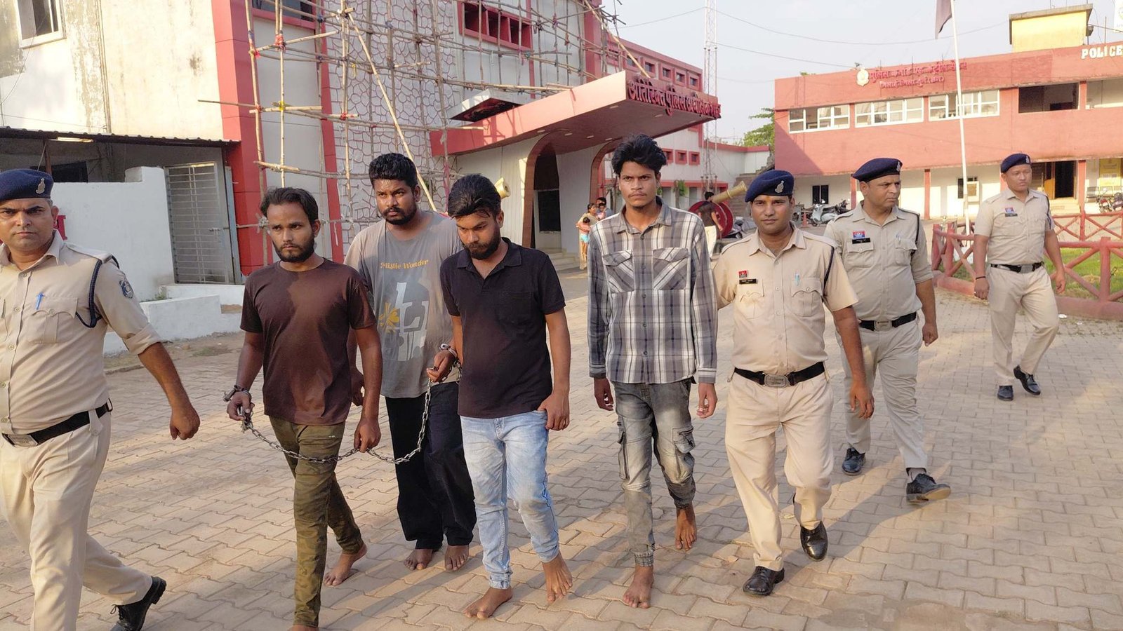 दुर्ग में हनीट्रैप के जरिए अपहरण की साजिश : भांजा निकला मास्टरमाइंड दुर्ग में हनीट्रैप के जरिए अपहरण की साजिश : भांजा निकला मास्टरमाइंड