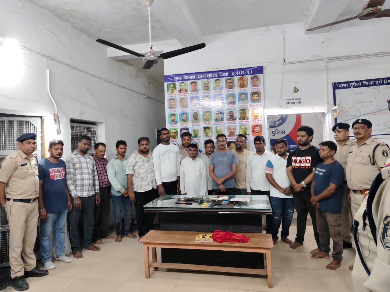 भिलाई में जुआ पर बड़ी कार्रवाई : रेलवे स्टेशन के सामने 15 आरोपी गिरफ्तार