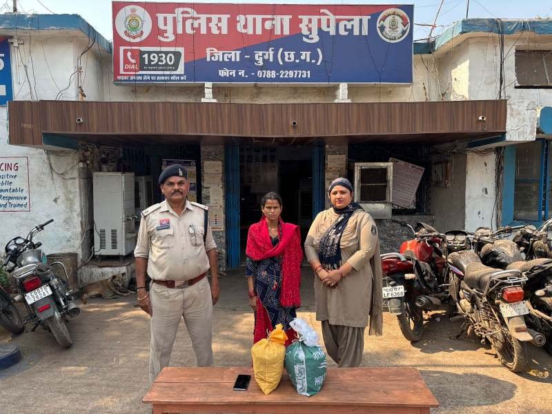 डेरा बस्ती में गांजा बिक्री का भंडाफोड़ : मां-बेटा गिरफ्तार, 2.93 किलो गांजा जब्त डेरा बस्ती में गांजा बिक्री का भंडाफोड़ : मां-बेटा गिरफ्तार, 2.93 किलो गांजा जब्त