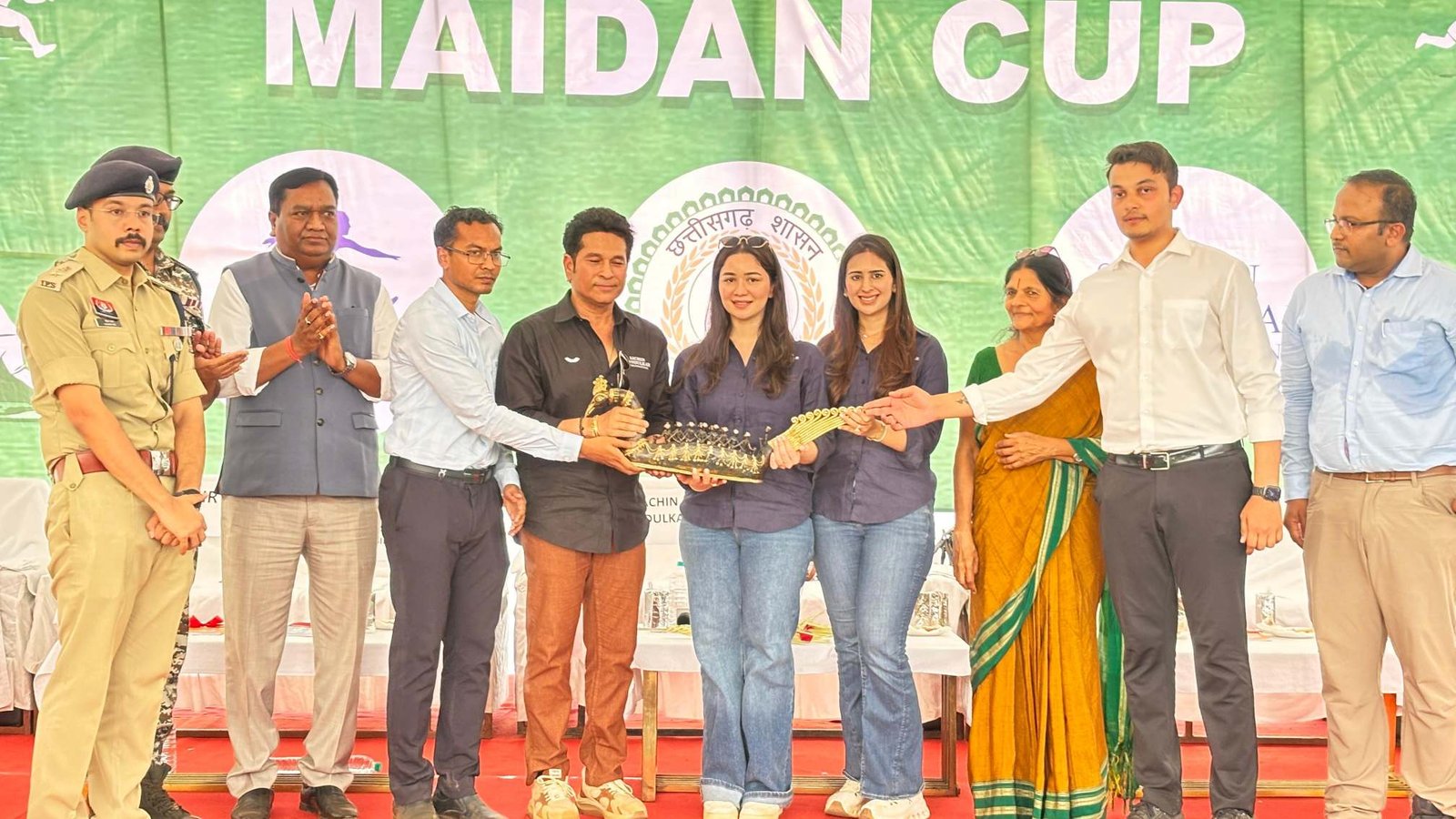 सचिन तेंदुलकर का बस्तर आगमन बदलते बस्तर की सशक्त पहचान : मुख्यमंत्री साय सचिन तेंदुलकर का बस्तर आगमन बदलते बस्तर की सशक्त पहचान : मुख्यमंत्री साय