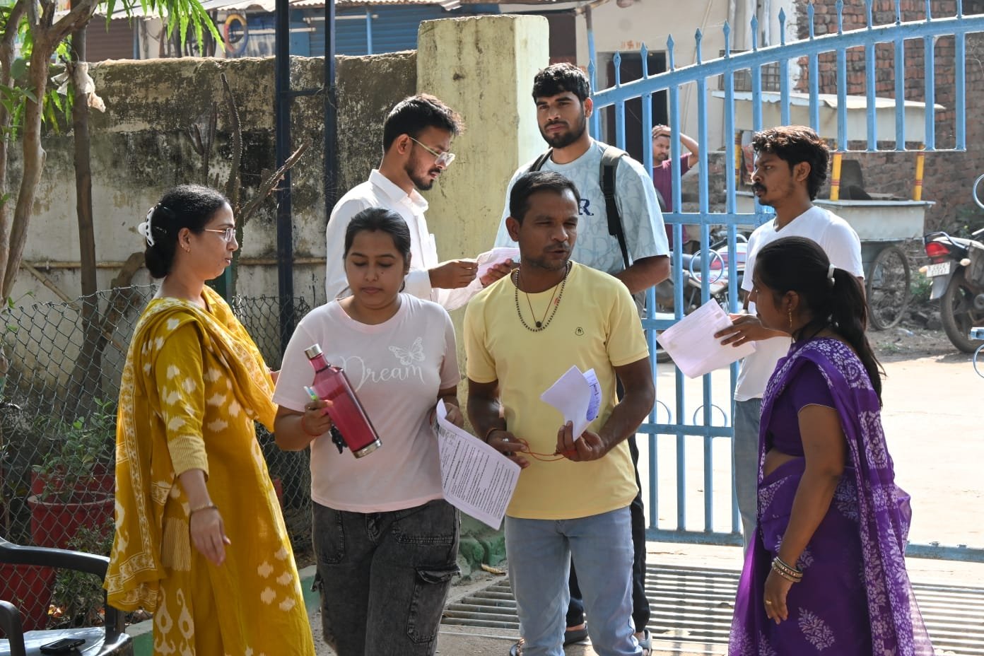 मंडी उप निरीक्षक परीक्षा : दुर्ग में 23,860 परीक्षार्थी शामिल, 15,077 रहे अनुपस्थित मंडी उप निरीक्षक परीक्षा : दुर्ग में 23,860 परीक्षार्थी शामिल, 15,077 रहे अनुपस्थित