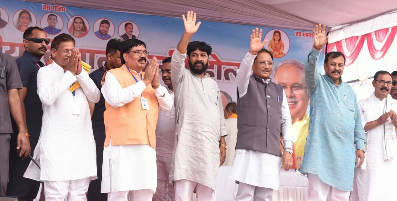 मुख्यमंत्री साय तहसील स्तरीय कर्मा महोत्सव व सामूहिक आदर्श विवाह में हुए शामिल