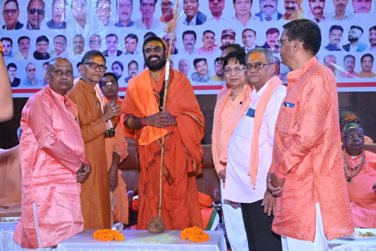 संत-महात्माओं के दिब्य सानिध्य में भगवान आध शंकराचार्य जयंती महोत्सव संपन्न संत-महात्माओं के दिब्य सानिध्य में भगवान आध शंकराचार्य जयंती महोत्सव संपन्न