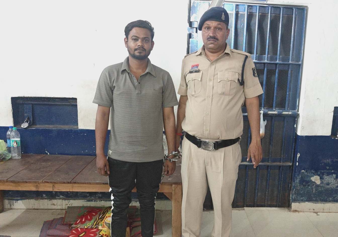 Durg : अवैध संबंध के शक में युवक पर जानलेवा हमला, आरोपी गिरफ्तार Durg : अवैध संबंध के शक में युवक पर जानलेवा हमला, आरोपी गिरफ्तार