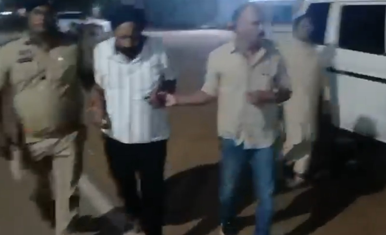 SBS हॉस्पिटल प्रबंधन से 5 लाख की मांग कर ब्लैकमेल करने वाला आरोपी गिरफ्तार SBS हॉस्पिटल प्रबंधन से 5 लाख की मांग कर ब्लैकमेल करने वाला आरोपी गिरफ्तार