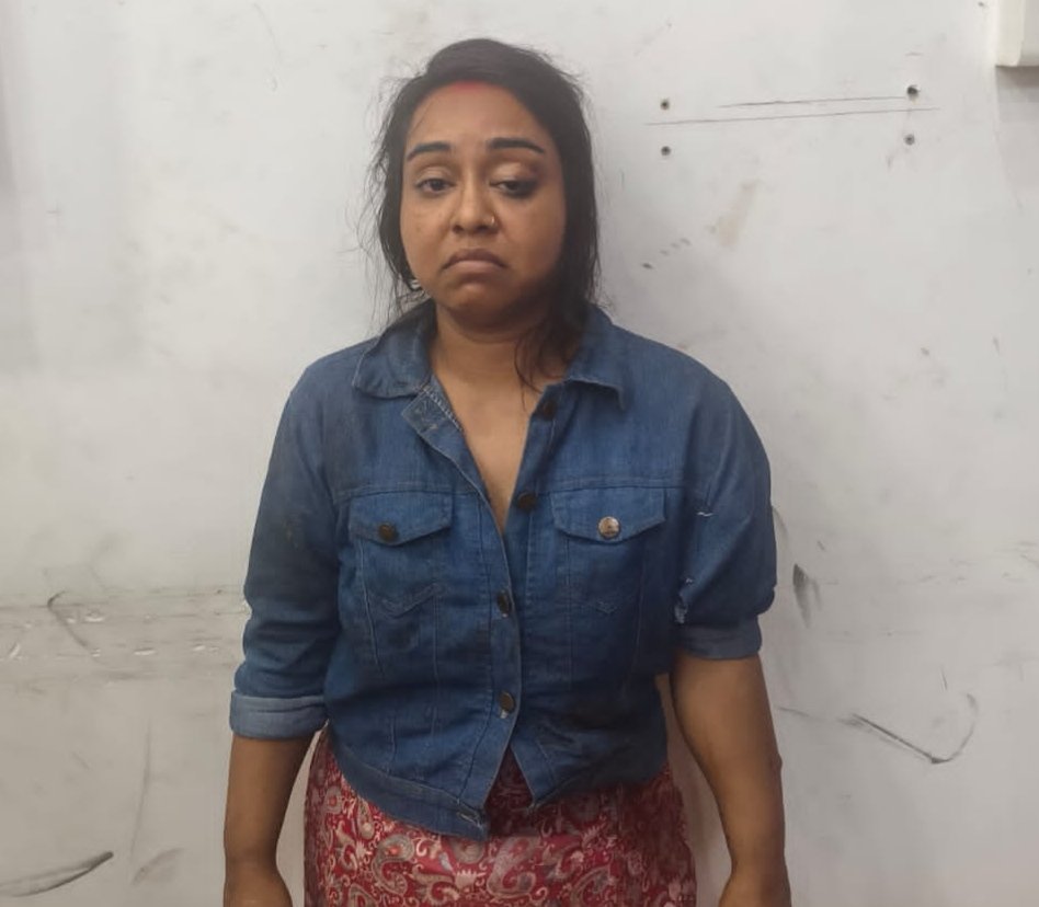 दुर्ग में दिल दहला देने वाली वारदात : घर में घुसकर मां एवं दो बच्चों पर जानलेवा हमला दुर्ग में दिल दहला देने वाली वारदात : घर में घुसकर मां एवं दो बच्चों पर जानलेवा हमला