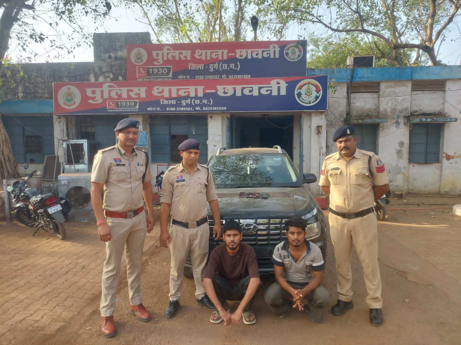 भिलाई : चलती कार में चल रहा था ऑनलाइन क्रिकेट सट्टा, चार आरोपी गिरफ्तार भिलाई : चलती कार में चल रहा था ऑनलाइन क्रिकेट सट्टा, चार आरोपी गिरफ्तार