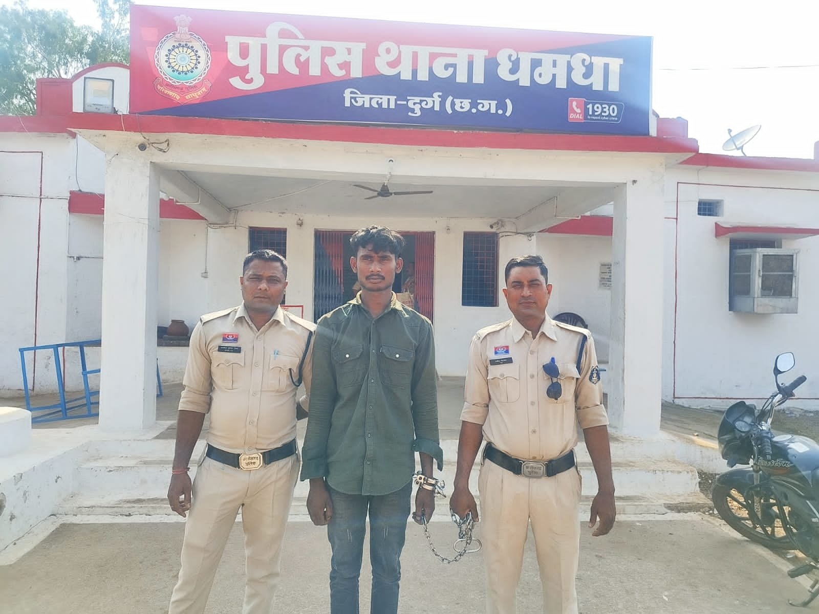 अवैध पशु तस्करी पर दुर्ग पुलिस की कार्रवाई, बोलेरो पिकअप व 5 मवेशी जप्त अवैध पशु तस्करी पर दुर्ग पुलिस की कार्रवाई, बोलेरो पिकअप व 5 मवेशी जप्त