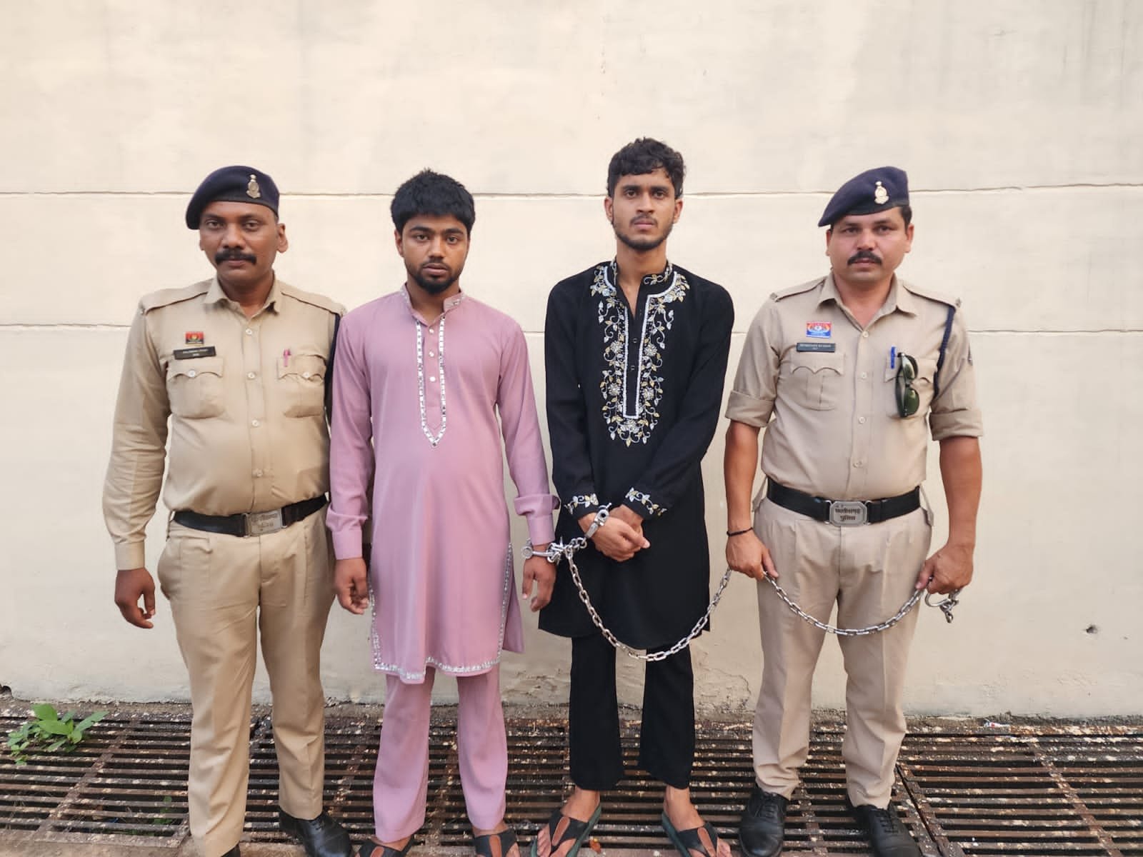 दुर्ग में वाहन चेकिंग के दौरान आरक्षक को कार से कुचलने का प्रयास दुर्ग में वाहन चेकिंग के दौरान आरक्षक को कार से कुचलने का प्रयास