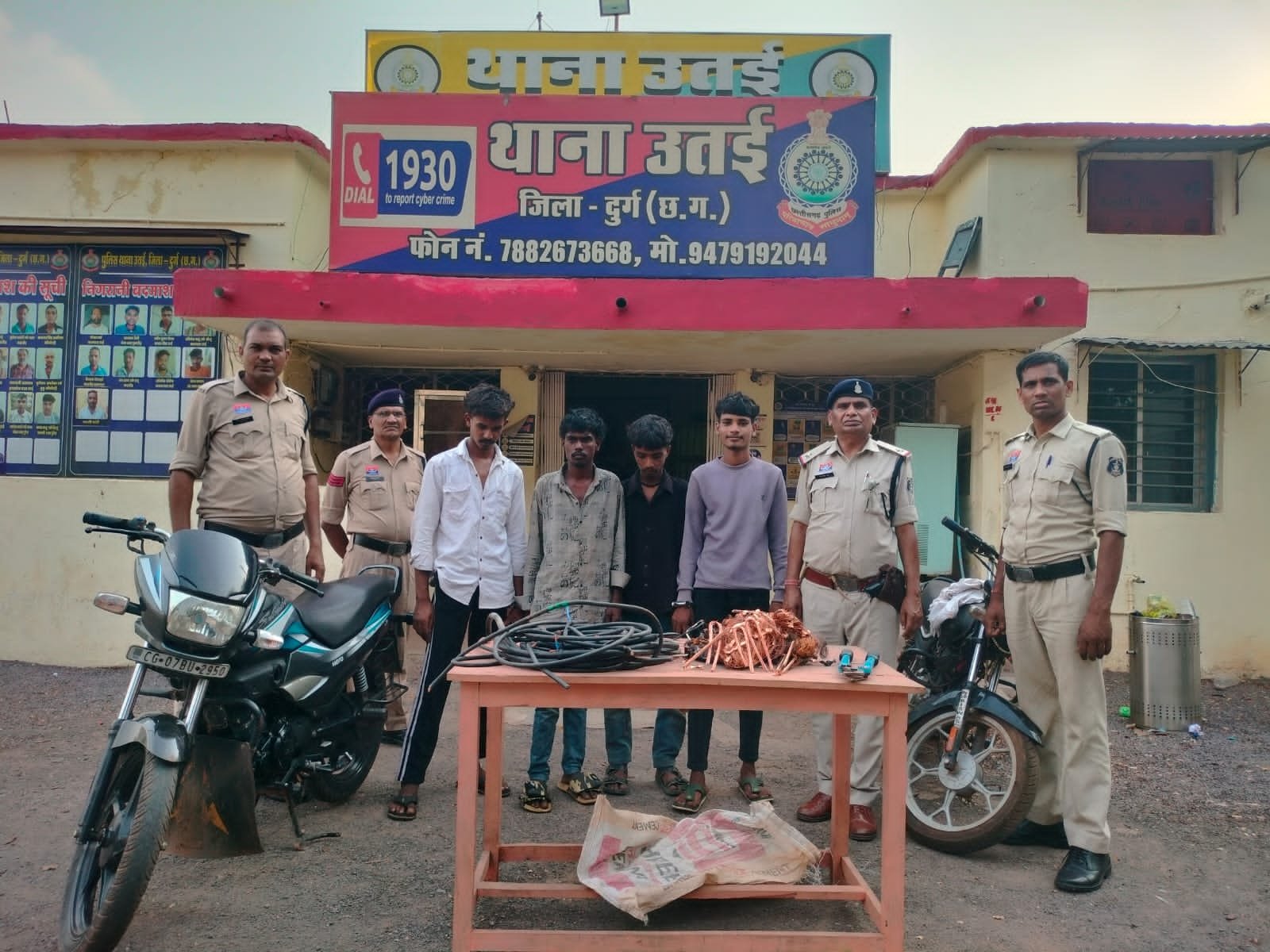 दुर्ग में मोबाइल टावरों से कॉपर केबल चोरी करने वाला गिरोह पकड़ा गया