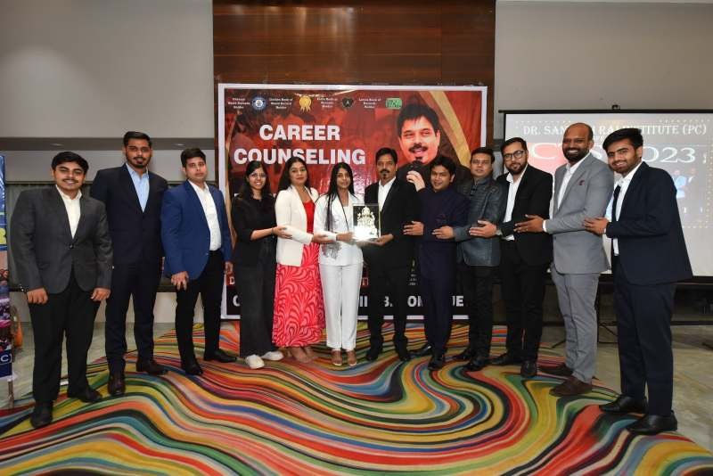 कैरियर काउंसलिंग मोटिवेशनल सेमिनार में टॉपर विद्यार्थियों व अभिभावकों का सम्मान कैरियर काउंसलिंग मोटिवेशनल सेमिनार में टॉपर विद्यार्थियों व अभिभावकों का सम्मान