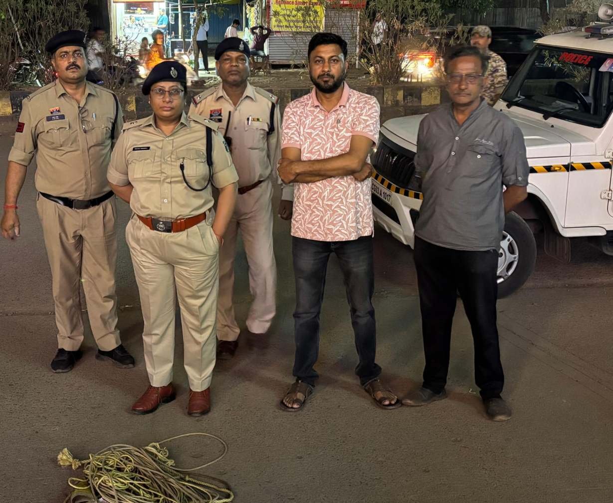 सूर्या मॉल के आसपास नो पार्किंग ज़ोन में खड़े वाहनों पर यातायात पुलिस की कार्रवाई