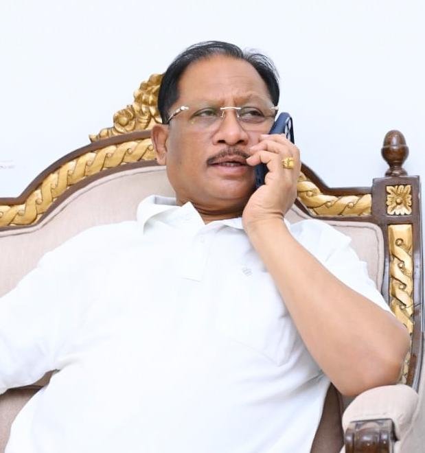 सरगुजा एकलव्य मामले पर मुख्यमंत्री हुए सख्त : कलेक्टर से की फोन पर सीधी बात सरगुजा एकलव्य मामले पर मुख्यमंत्री हुए सख्त : कलेक्टर से की फोन पर सीधी बात