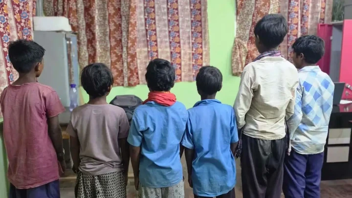 CG पुलिस ने 6 बच्चों को बचाया : निर्दयी माँ- बाप ने केवल 5-6 हजार रुपए में बेचा CG पुलिस ने 6 बच्चों को बचाया : निर्दयी माँ- बाप ने केवल 5-6 हजार रुपए में बेचा