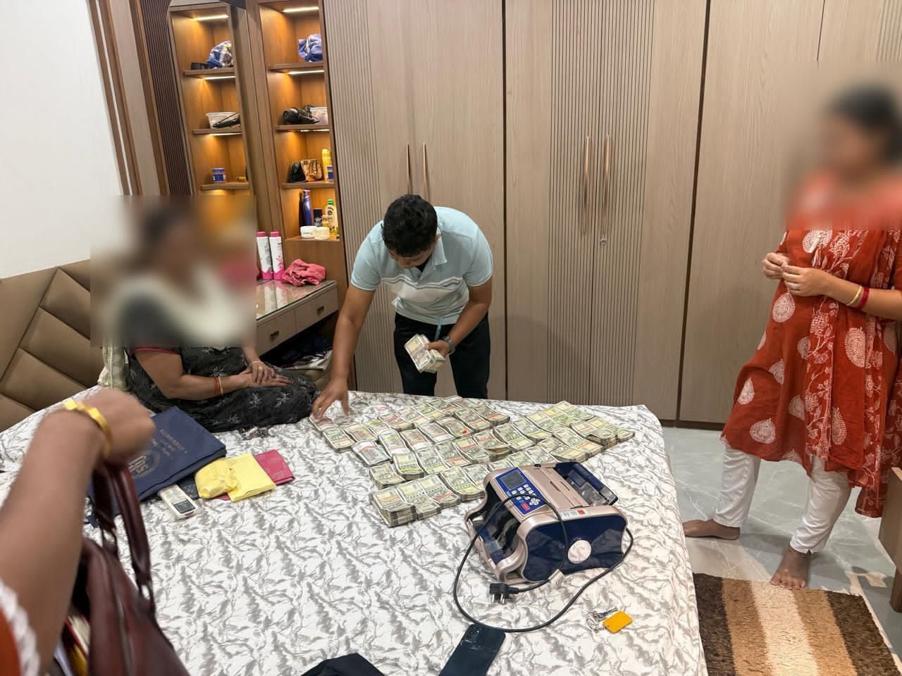 CG : आईपीएल फाइनल पर ऑनलाइन सट्टा सिंडिकेट का भंडाफोड़ CG : आईपीएल फाइनल पर ऑनलाइन सट्टा सिंडिकेट का भंडाफोड़