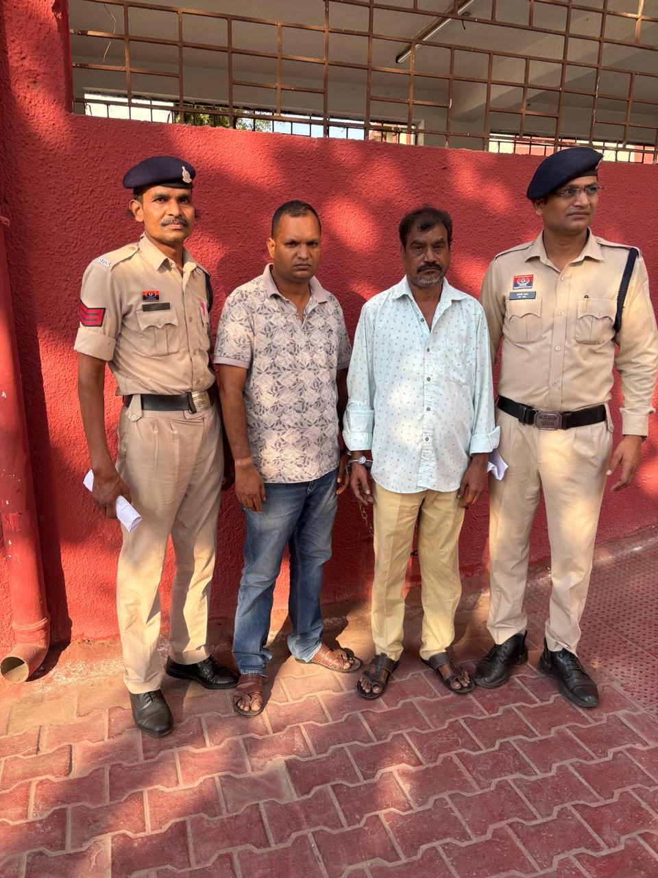 Durg : भूमि बिक्री के नाम पर 25.51 लाख की ठगी, पिता-पुत्र के खिलाफ मामला दर्ज Durg : भूमि बिक्री के नाम पर 25.51 लाख की ठगी, पिता-पुत्र के खिलाफ मामला दर्ज