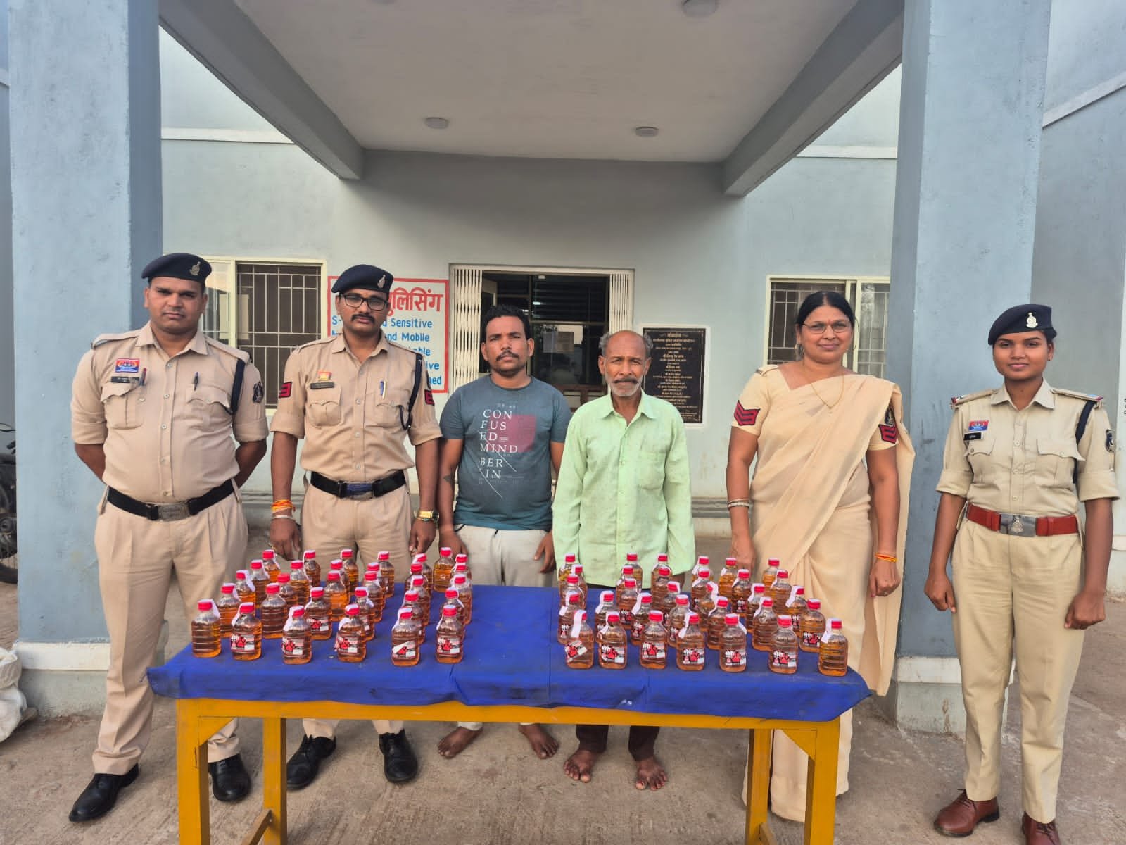 6 थाना क्षेत्रों में दुर्ग पुलिस की कार्रवाई, अवैध शराब बेचने वाले 9 आरोपी गिरफ्तार 6 थाना क्षेत्रों में दुर्ग पुलिस की कार्रवाई, अवैध शराब बेचने वाले 9 आरोपी गिरफ्तार