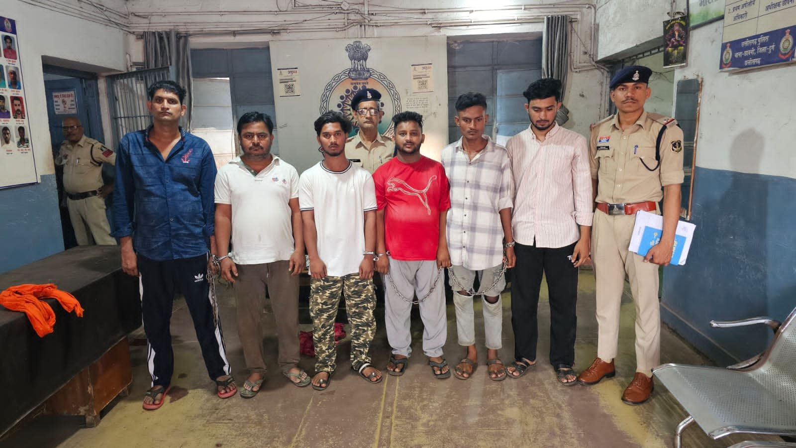 कैरम सेंटर में हत्या के प्रयास के 6 आरोपी और 2 नाबालिग गिरफ्तार