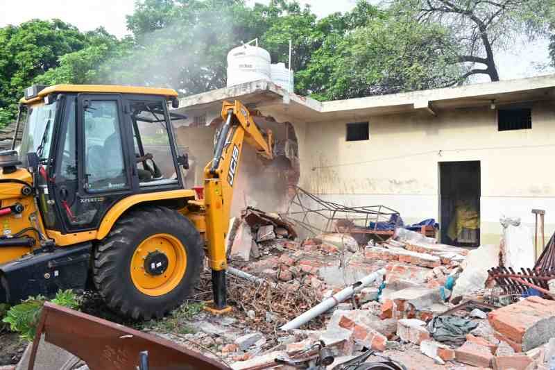 हाईकोर्ट के निर्देश पर भिलाई निगम की बड़ी कार्रवाई, अवैध मदरसा पर चला बुलडोजर हाईकोर्ट के निर्देश पर भिलाई निगम की बड़ी कार्रवाई, अवैध मदरसा पर चला बुलडोजर