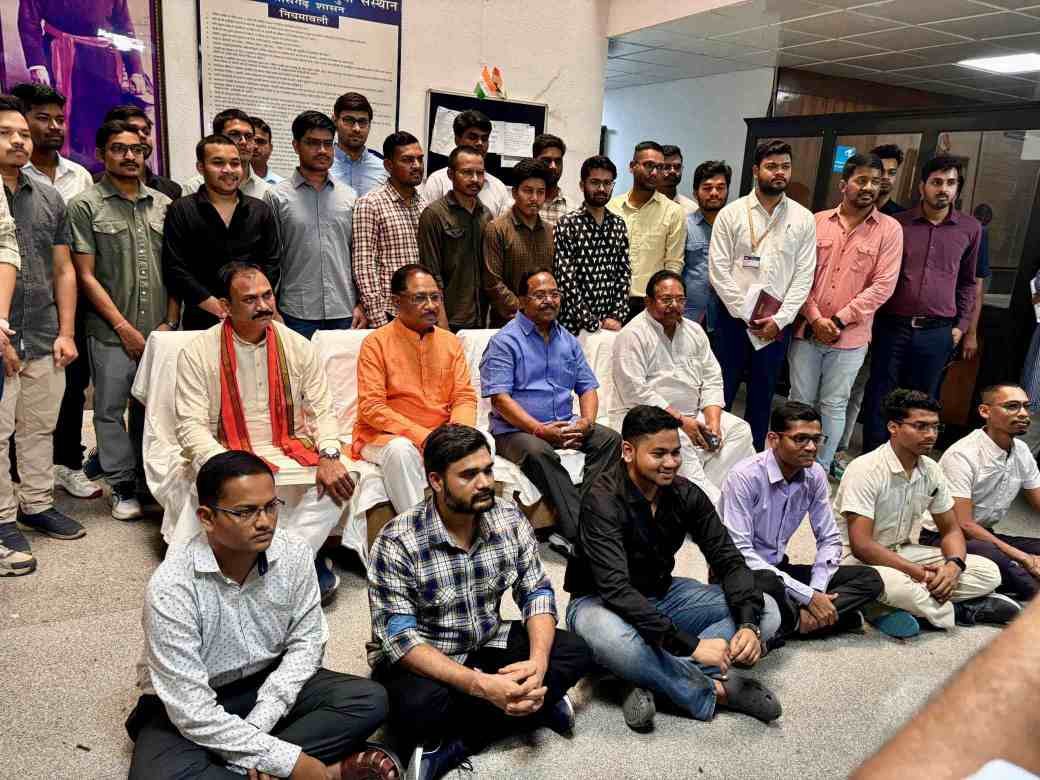 ट्राइबल हॉस्टल के 13 छात्रों ने रचा कीर्तिमान, UPSC प्रीलिम्स में हासिल की सफलता