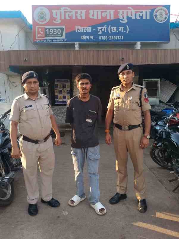 सोशल मीडिया पर स्टंटबाजी पड़ी महंगी, बाइक चालक युवक गिरफ्तार