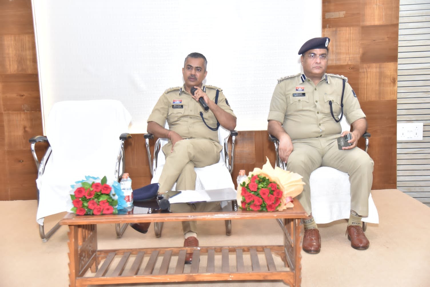 आधुनिक पुलिसिंग का मंत्र : तकनीक, अनुशासन व जनसेवा को बनाएं पहचान – IG अभिषेक आधुनिक पुलिसिंग का मंत्र : तकनीक, अनुशासन व जनसेवा को बनाएं पहचान – IG अभिषेक