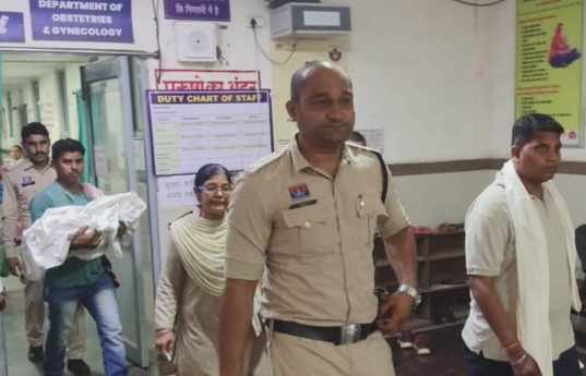 दुर्ग संभाग ब्रेकिंग : खेलते-खेलते तालाब में पहुंची 3 वर्षीय मासूम, डूबने से मौत दुर्ग संभाग ब्रेकिंग : खेलते-खेलते तालाब में पहुंची 3 वर्षीय मासूम, डूबने से मौत