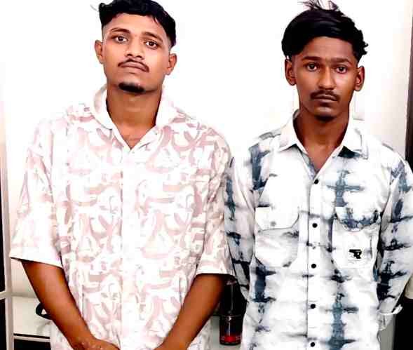 सोशल मीडिया पर हथियारों का प्रदर्शन पड़ा भारी, दुर्ग पुलिस ने 6 लोगों पर की कार्रवाई
